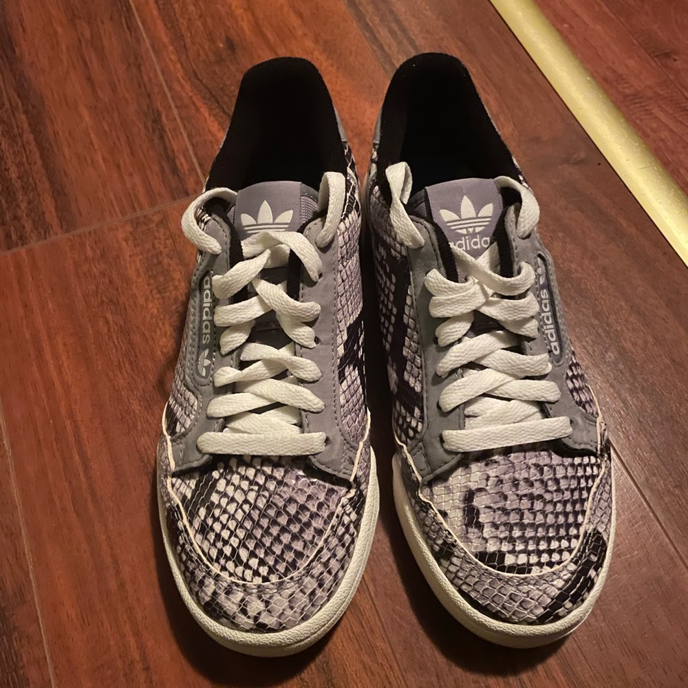 Youth Boys Size 5 Adidas Sneakers Size 6.5 women